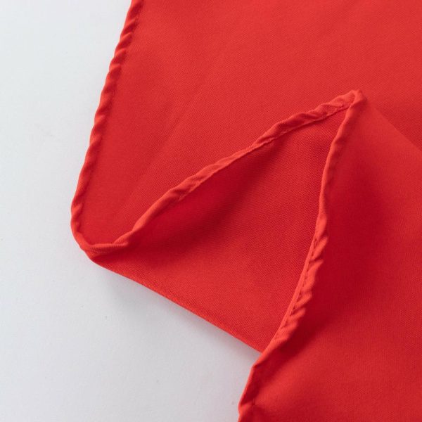 Commercial Grade Cotton & Polyester |  120″ Red Seamless Premium Polyester Round Tablecloth – 220GSM for 5 Foot Table With Floor-Length Drop